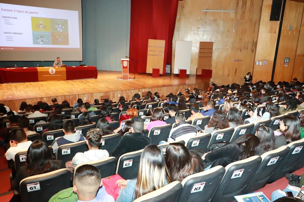 Realiza UATx jornada para la educación financiera